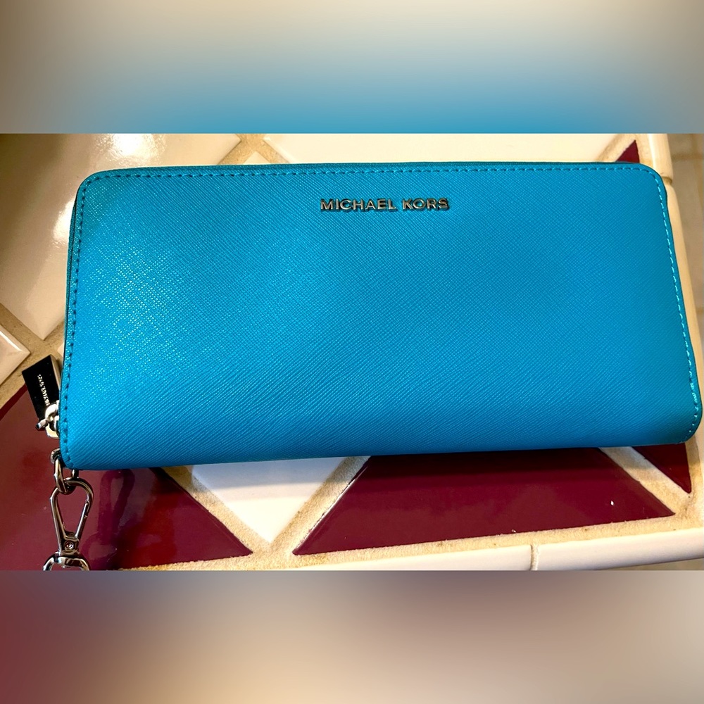 Micheal Kors wallet